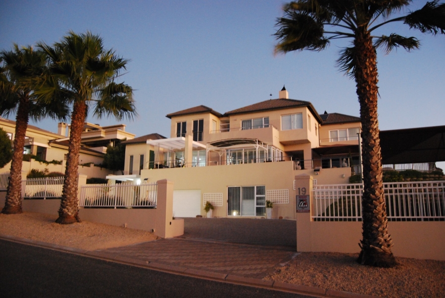 5 Bedroom Property for Sale in Country Club Western Cape